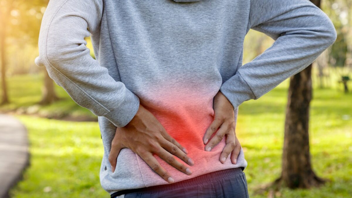 Degenerative Disc Disease: Early Signs, Diagnosis, and When to See a Specialist