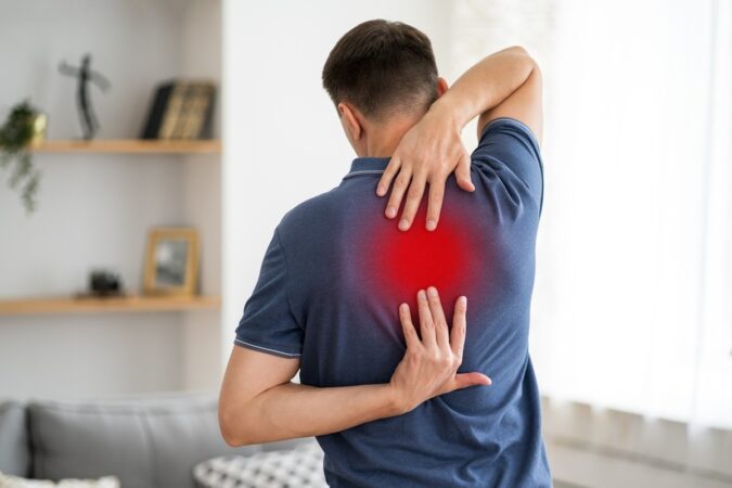 Why Does My Upper Back Hurt? Signs You May Need Medical Attention